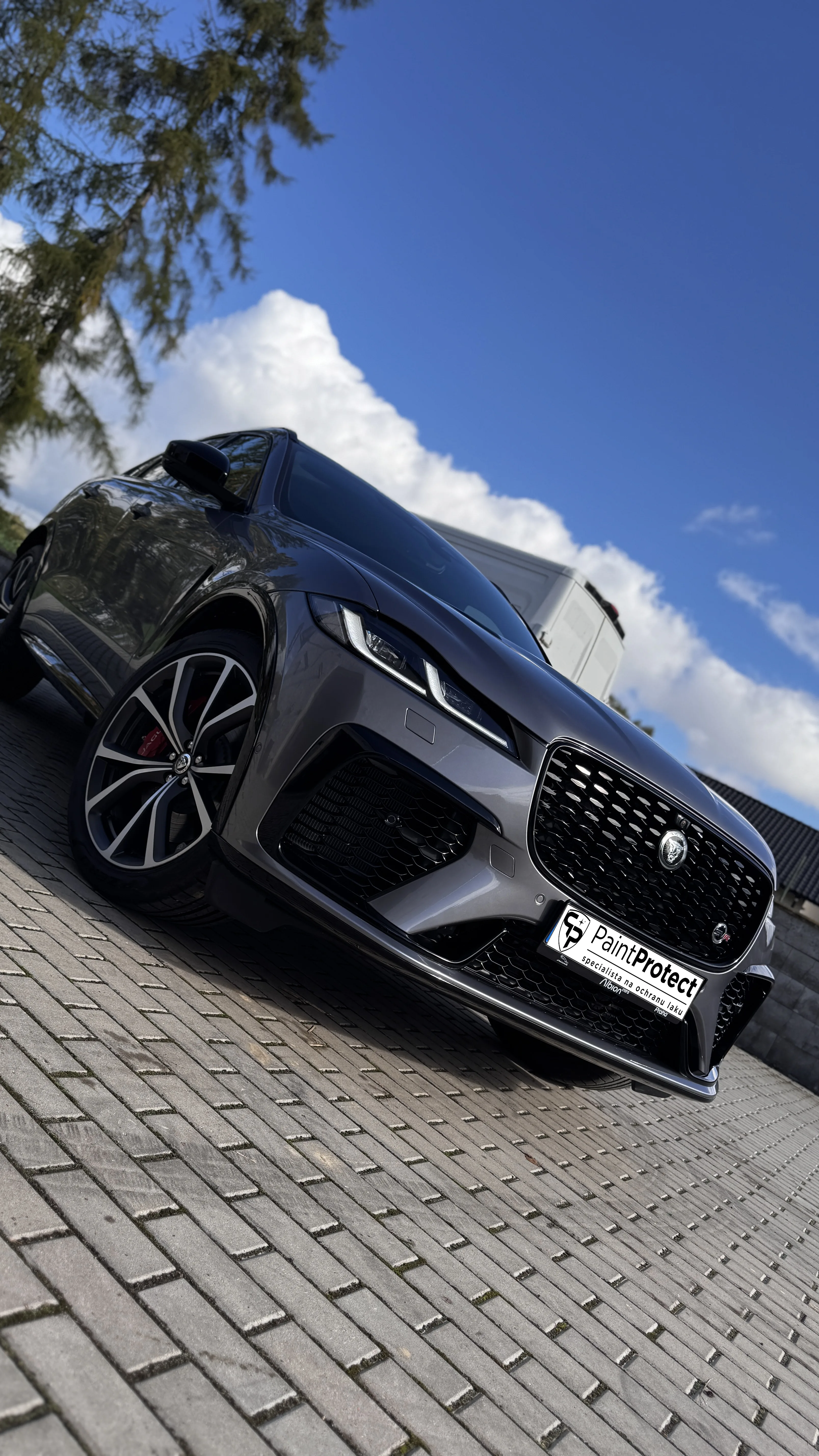 Jaguar SVR po kompletní ochraně exteriéru PPF fólií UPPF P20 Nano