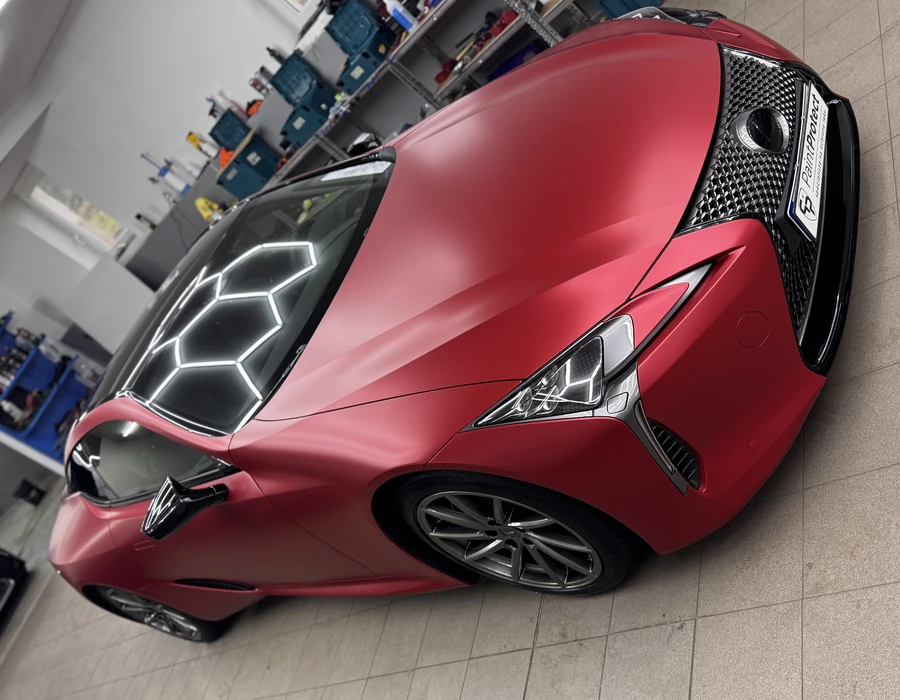 Lexus LC500 po PVC celopolepu KPMF Iced Red Titanium