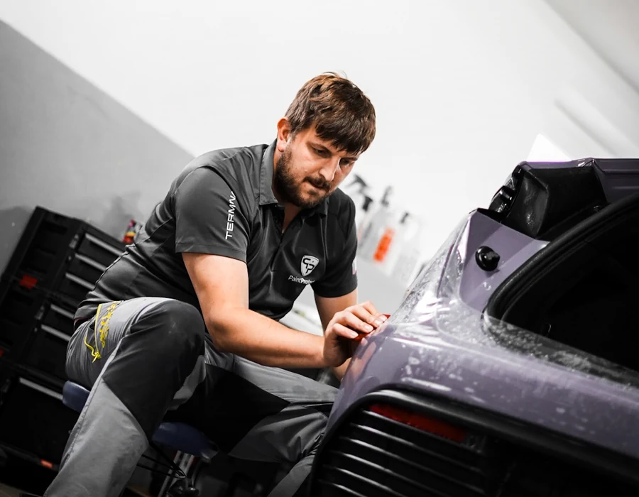 Porsche Macan při aplikaci čiré PPF fólie UPPF P20 Nano