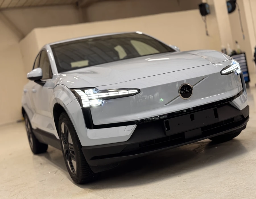 Volvo EX30 po polepu přední části čirou PPF fólií UPPF P20 Nano